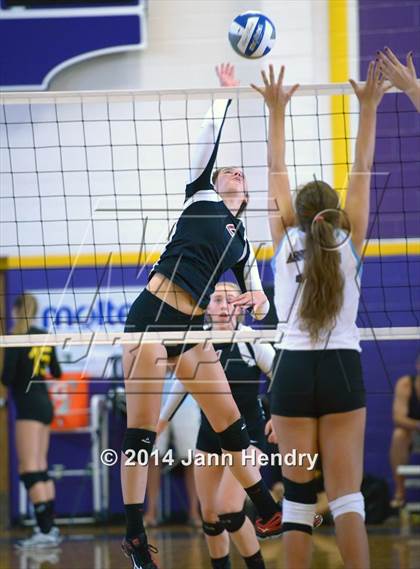 Thumbnail 2 in Flintridge Sacred Heart vs. Assumption (Durango Fall Classic) photogallery.