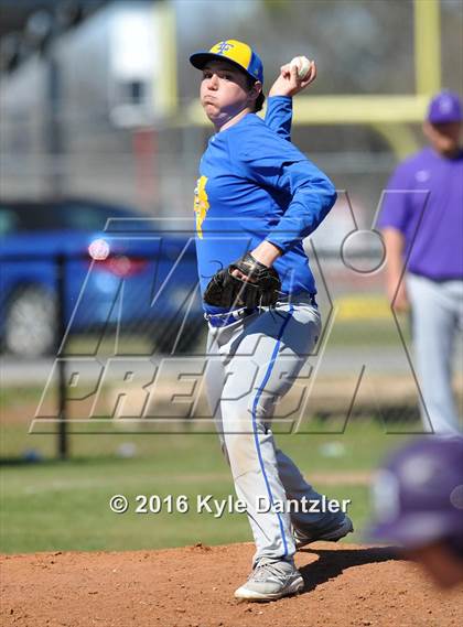 Thumbnail 2 in Bonham vs Leonard (Pottsboro Varsity Tournament) photogallery.