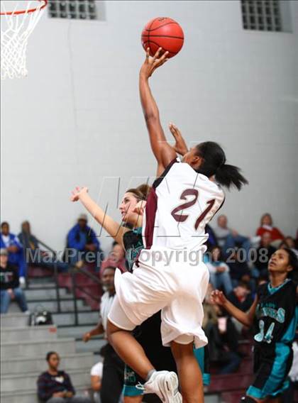 Thumbnail 2 in Hickory vs. Norcom (Lady Greyhound Classic) photogallery.