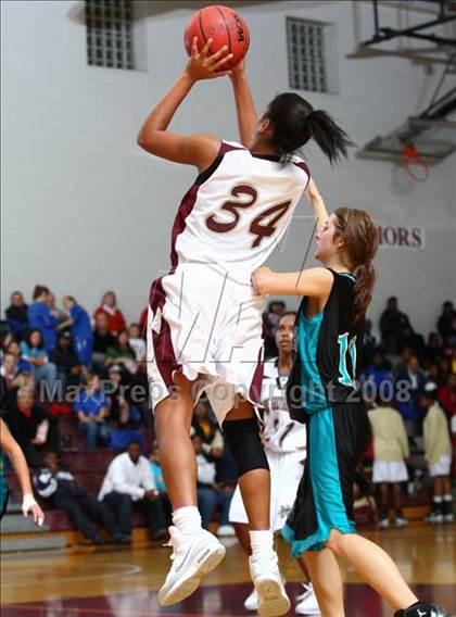 Thumbnail 3 in Hickory vs. Norcom (Lady Greyhound Classic) photogallery.