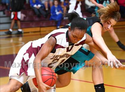 Thumbnail 3 in Hickory vs. Norcom (Lady Greyhound Classic) photogallery.