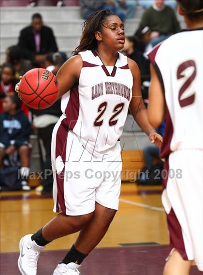 Thumbnail 3 in Hickory vs. Norcom (Lady Greyhound Classic) photogallery.