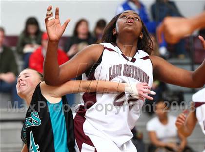 Thumbnail 2 in Hickory vs. Norcom (Lady Greyhound Classic) photogallery.