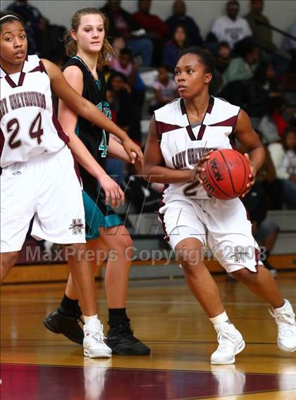 Thumbnail 3 in Hickory vs. Norcom (Lady Greyhound Classic) photogallery.