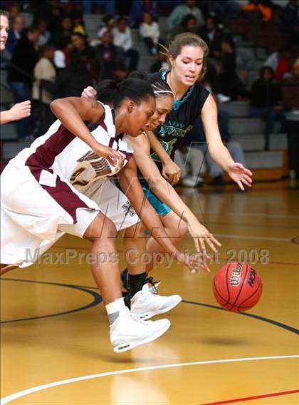Thumbnail 1 in Hickory vs. Norcom (Lady Greyhound Classic) photogallery.
