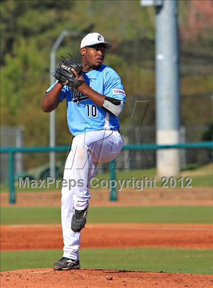 Thumbnail 3 in Gulliver Prep vs. Carroll (National High School Invitational) photogallery.