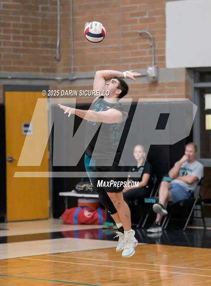 Thumbnail 2 in Mountain Ridge vs Highland (AIA 6A Round 1 Playoff) photogallery.