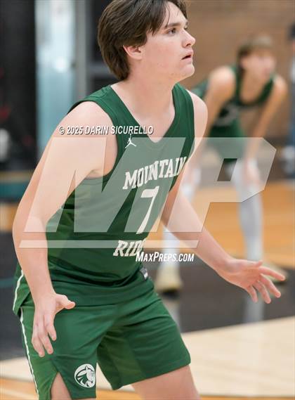 Thumbnail 3 in Mountain Ridge vs Highland (AIA 6A Round 1 Playoff) photogallery.