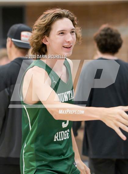 Thumbnail 3 in Mountain Ridge vs Highland (AIA 6A Round 1 Playoff) photogallery.