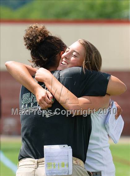 Thumbnail 1 in Farmingdale vs. Pittsford (NYSPHSAA Class A Semifinal) photogallery.