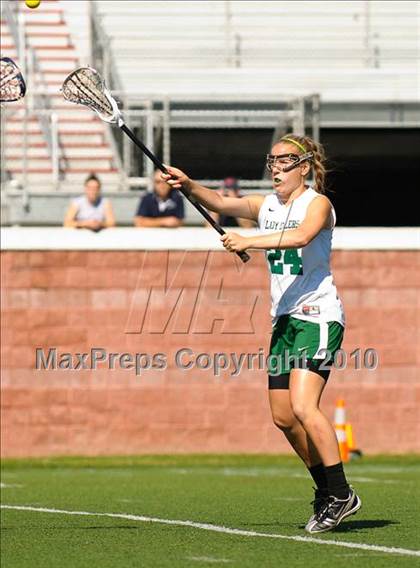 Thumbnail 3 in Farmingdale vs. Pittsford (NYSPHSAA Class A Semifinal) photogallery.