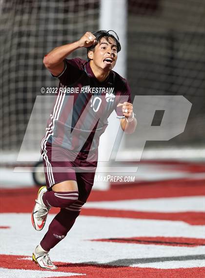 Thumbnail 2 in Whitehouse vs. Forney (UIL 5A Region II Area Playoff) photogallery.
