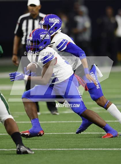 Thumbnail 1 in DeSoto vs. Duncanville (UIL 6A D1 Quarterfinal Playoff) photogallery.