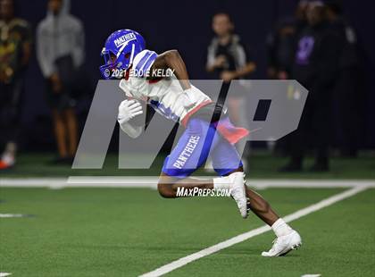 Thumbnail 2 in DeSoto vs. Duncanville (UIL 6A D1 Quarterfinal Playoff) photogallery.