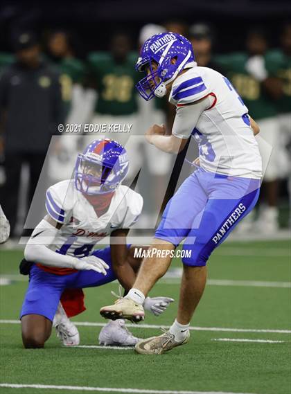 Thumbnail 1 in DeSoto vs. Duncanville (UIL 6A D1 Quarterfinal Playoff) photogallery.
