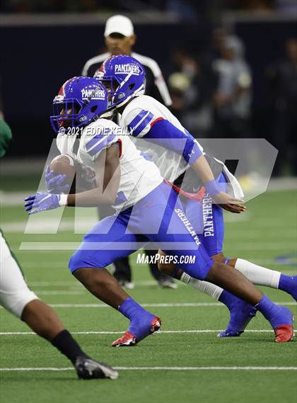 Thumbnail 2 in DeSoto vs. Duncanville (UIL 6A D1 Quarterfinal Playoff) photogallery.