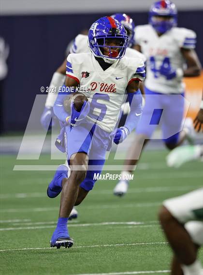 Thumbnail 2 in DeSoto vs. Duncanville (UIL 6A D1 Quarterfinal Playoff) photogallery.