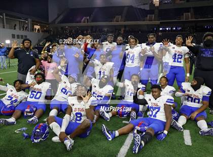 Thumbnail 2 in DeSoto vs. Duncanville (UIL 6A D1 Quarterfinal Playoff) photogallery.