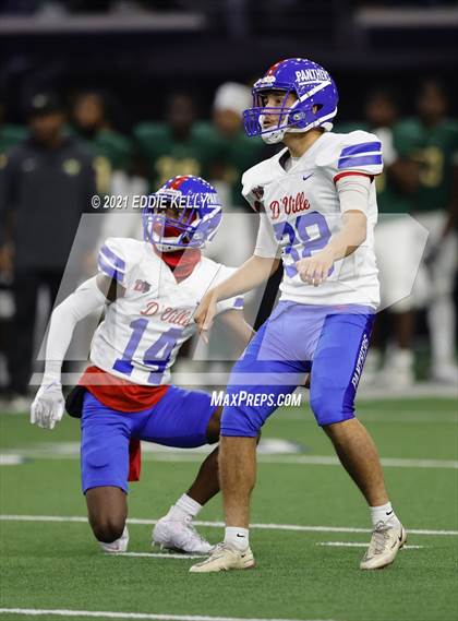 Thumbnail 2 in DeSoto vs. Duncanville (UIL 6A D1 Quarterfinal Playoff) photogallery.