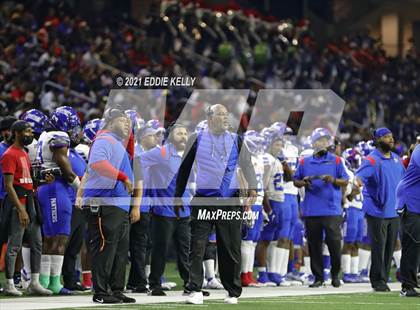 Thumbnail 2 in DeSoto vs. Duncanville (UIL 6A D1 Quarterfinal Playoff) photogallery.