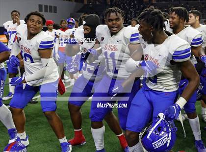 Thumbnail 2 in DeSoto vs. Duncanville (UIL 6A D1 Quarterfinal Playoff) photogallery.