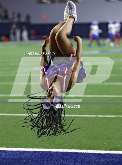 Thumbnail 2 in DeSoto vs. Duncanville (UIL 6A D1 Quarterfinal Playoff) photogallery.