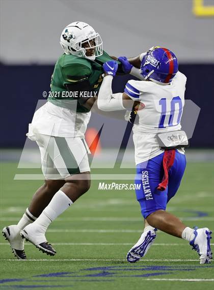Thumbnail 2 in DeSoto vs. Duncanville (UIL 6A D1 Quarterfinal Playoff) photogallery.