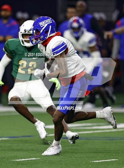 Thumbnail 2 in DeSoto vs. Duncanville (UIL 6A D1 Quarterfinal Playoff) photogallery.