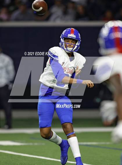 Thumbnail 2 in DeSoto vs. Duncanville (UIL 6A D1 Quarterfinal Playoff) photogallery.