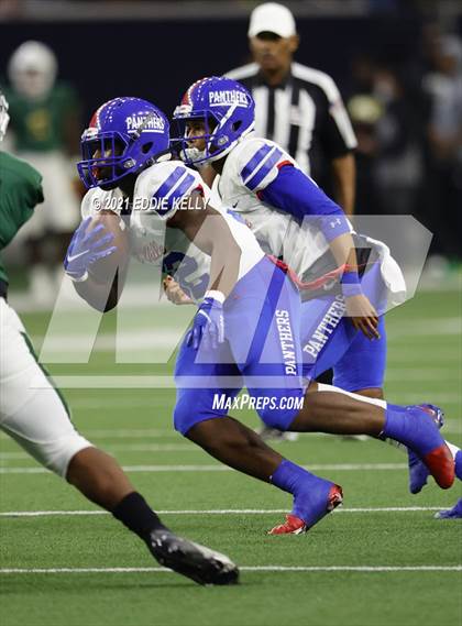 Thumbnail 3 in DeSoto vs. Duncanville (UIL 6A D1 Quarterfinal Playoff) photogallery.
