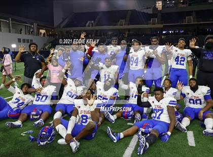 Thumbnail 3 in DeSoto vs. Duncanville (UIL 6A D1 Quarterfinal Playoff) photogallery.