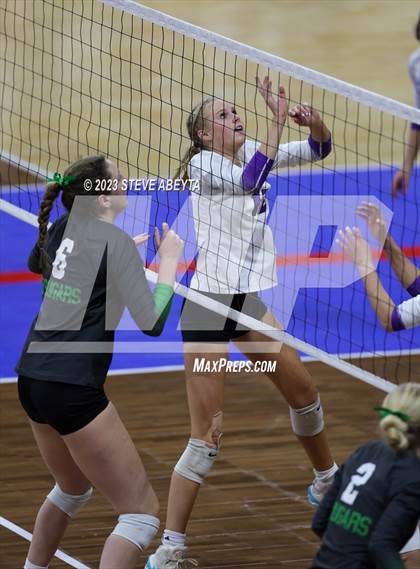 Thumbnail 2 in Lutheran vs. Niwot (CHSAA 4A Contenders First Round) photogallery.