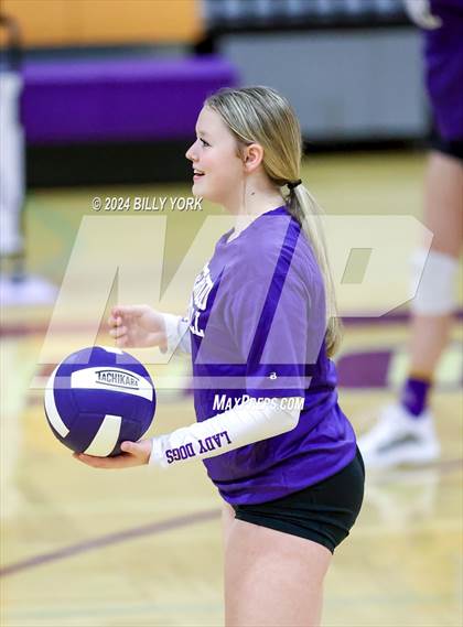 Thumbnail 1 in Grand Saline vs Edgewood photogallery.