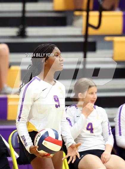 Thumbnail 2 in Grand Saline vs Edgewood photogallery.