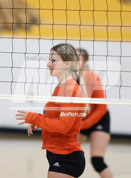 Thumbnail 2 in Grand Saline vs Edgewood photogallery.