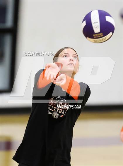 Thumbnail 2 in Grand Saline vs Edgewood photogallery.