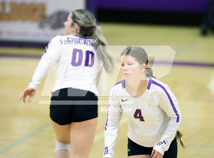 Thumbnail 2 in Grand Saline vs Edgewood photogallery.