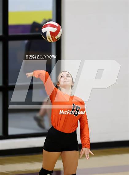 Thumbnail 3 in Grand Saline vs Edgewood photogallery.
