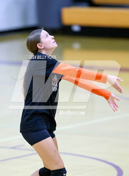 Thumbnail 1 in Grand Saline vs Edgewood photogallery.