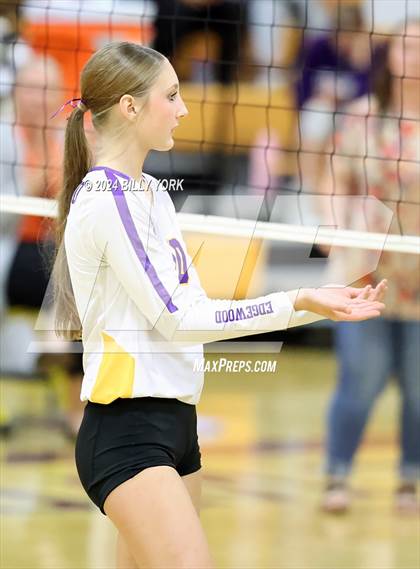 Thumbnail 1 in Grand Saline vs Edgewood photogallery.