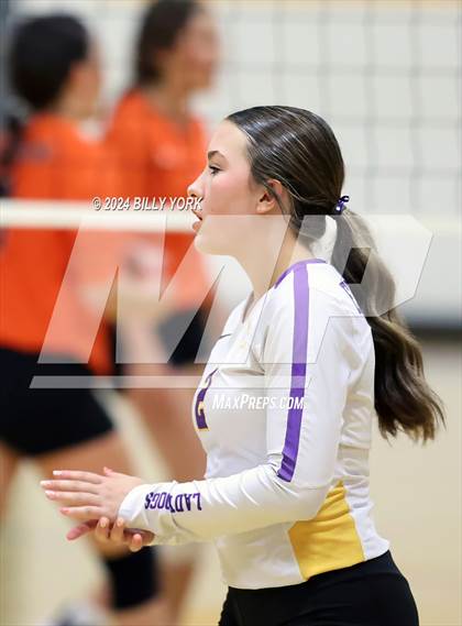 Thumbnail 2 in Grand Saline vs Edgewood photogallery.