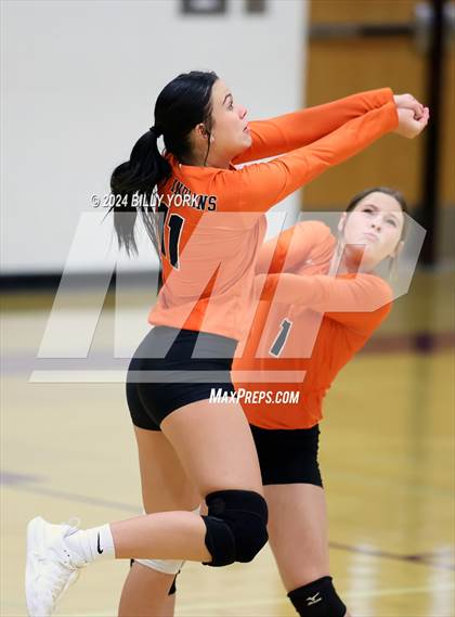 Thumbnail 1 in Grand Saline vs Edgewood photogallery.