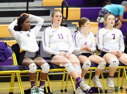 Thumbnail 2 in Grand Saline vs Edgewood photogallery.