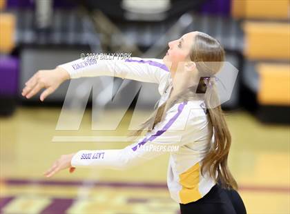 Thumbnail 2 in Grand Saline vs Edgewood photogallery.