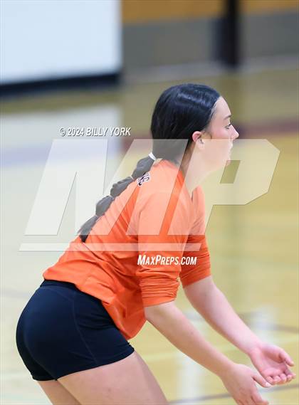 Thumbnail 3 in Grand Saline vs Edgewood photogallery.