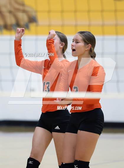 Thumbnail 3 in Grand Saline vs Edgewood photogallery.