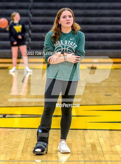 Thumbnail 3 in Lawrence Free State @ Shawnee Mission West photogallery.