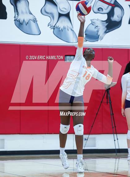 Thumbnail 2 in Harvard-Westlake vs. Cypress (Tae Kim Lakewood/Molten Classic) photogallery.