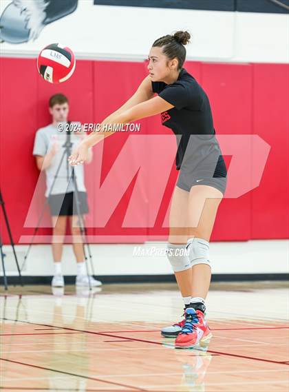 Thumbnail 1 in Harvard-Westlake vs. Cypress (Tae Kim Lakewood/Molten Classic) photogallery.