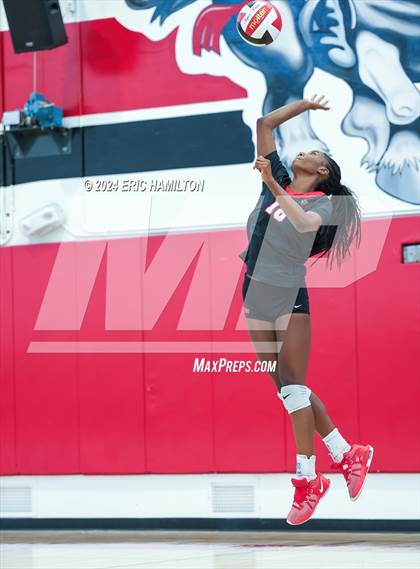 Thumbnail 3 in Harvard-Westlake vs. Cypress (Tae Kim Lakewood/Molten Classic) photogallery.